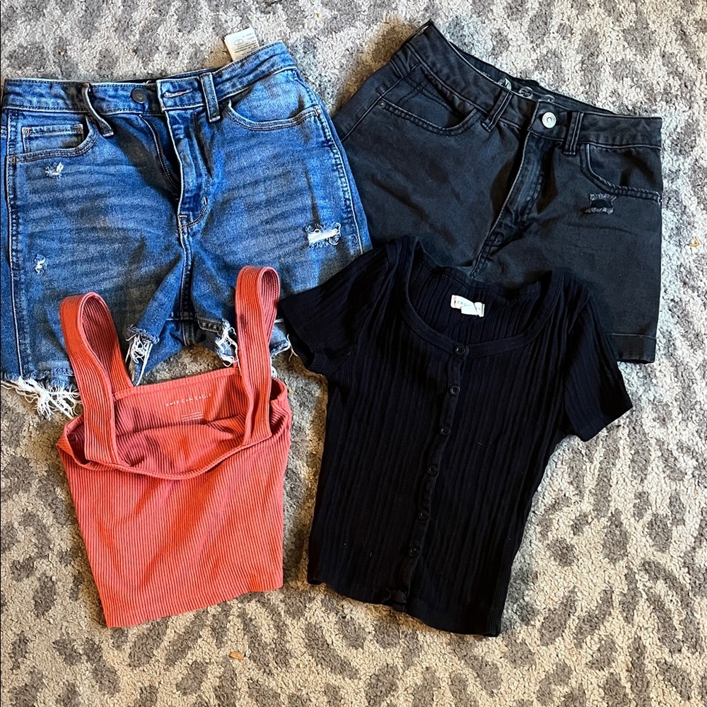 2 shorts 2 shirts all size small Hollister & Aeropostale